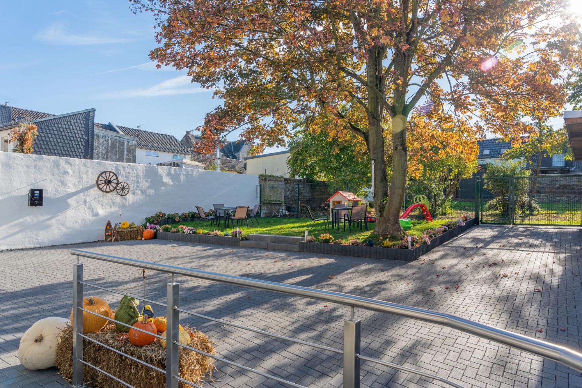 Ferienhaus Ahorn, Wunderschoene, Neue Wohnungen, Ideal Fuer Ausfluege Ins Phantasialand, Die Staedte Koeln, Bruehl Und Bonn Oder Die Eifel Weilerswist Luaran gambar